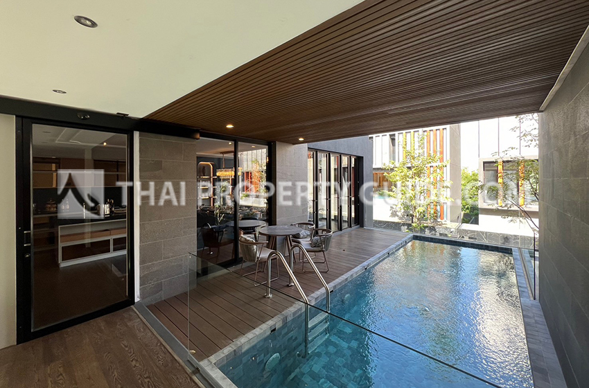 House with Private Pool in Srinakarin 